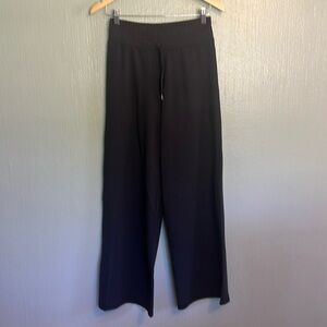 Women’s Under Armour wide leg pants size XS NWOT